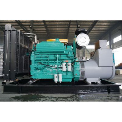 500kw重慶康明斯柴油發(fā)電機(jī)組-重慶康明斯6缸柴油機(jī)KTA19-G4柴油發(fā)電機(jī)組,缸徑/行程：159/159mm,柴油發(fā)電機(jī)組水冷發(fā)動機(jī)功率504KW,柴油發(fā)電機(jī)組配套馬拉松斯坦福發(fā)電機(jī)。廠價(jià)直銷歡迎選購：13773399855。