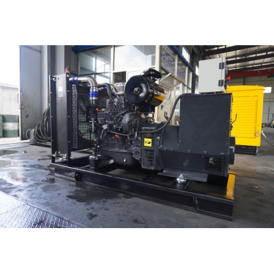 50kw上柴動(dòng)力柴油發(fā)電機(jī)組-上柴動(dòng)力6缸柴油機(jī)4HTAA4.3-G31柴油發(fā)電機(jī)組,缸徑/行程：105/124mm,柴油發(fā)電機(jī)組水冷發(fā)動(dòng)機(jī)功率56KW,柴油發(fā)電機(jī)組配套馬拉松斯坦福發(fā)電機(jī)。廠價(jià)直銷(xiāo)歡迎選購(gòu)：13773399855。